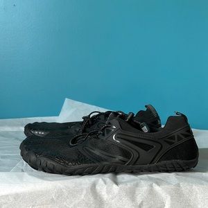 L Run Athletic Water Sport Shoe Men’s Size 8.5 Women’s size 11